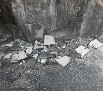 両腕のない聖徳太子像　表面ボロボロ