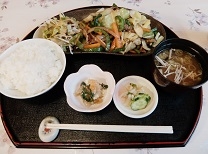 季の箱　牛スタミナ定食