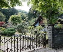 華厳寺 参道の家