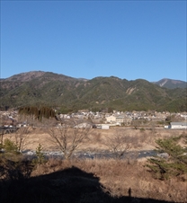 熊谷守一つけち記念館から付知川を望む